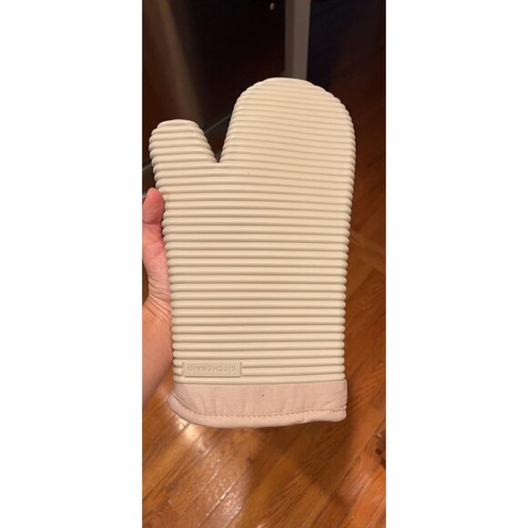 KitchenAid Ribbed Soft Silicone Oven Mitt Set, 7"x13", Milkshake 2 Count - Picture 6 of 11